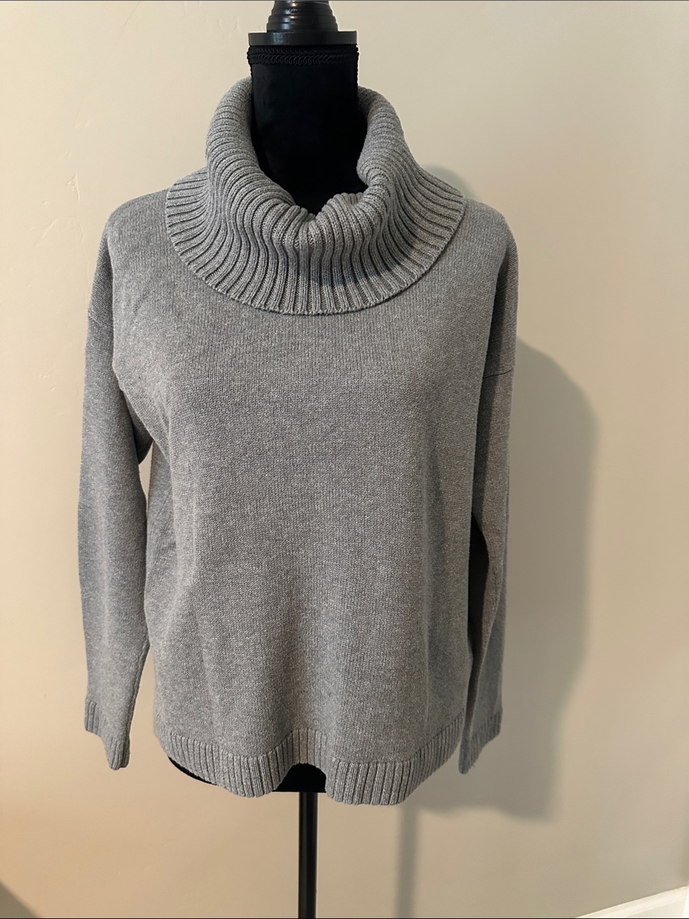 JEANNE PIERRE Light Gray Cowl Neck Turtleneck Sweater